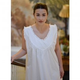 vackra vita nattlinnen i gammaldags stil gårdsromantiska nattkläder med vintagestyle