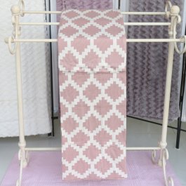 gårdsromantisk handduksställning ställning i romantisk stil vintagestil