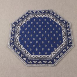 blå quiltad bordstablett från provence fransk lantlig stil