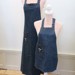 förkläden för stor o liten i jeanstyg denim med broderad strandfågel svensk design