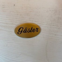Sign Gäster, brass 34 x 59 mm