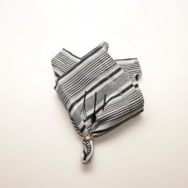 rustik snygg servett i tyg grå svart svensk design