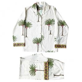 ljuvlig lantlig pyjamas med palmträd