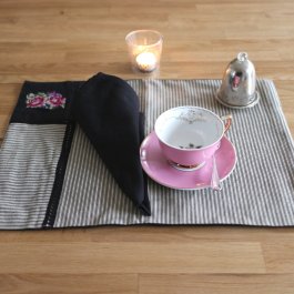 romantisk bordstablett svensk design