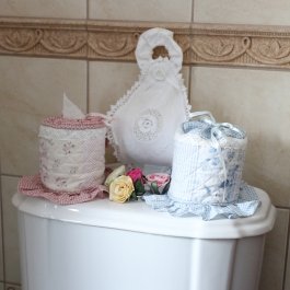 romantisk tygförvaring för toarullen
