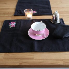romantisk svart bordstablett svensk design