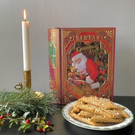 vacker gammaldags julburk i form av en bok julens kakburk julklappstips