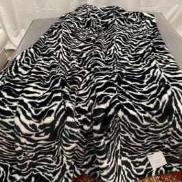 zebramönstrad pläd för inredning & mys mjul lyxig fuskpälspläd zebra