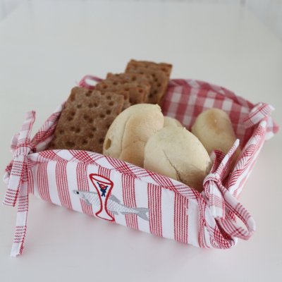 brödkorg i tyg uppvikbar för smörgåsbordet eller silldukningen juldukning