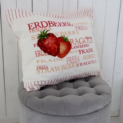 somrigt kuddfodral 50 x 60 cm svensk somrig design med jordgubbsmönster